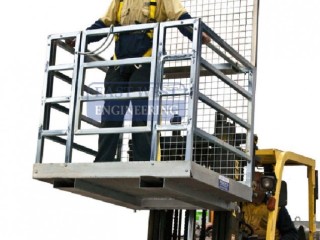 Forklift work platform to elevate personnel